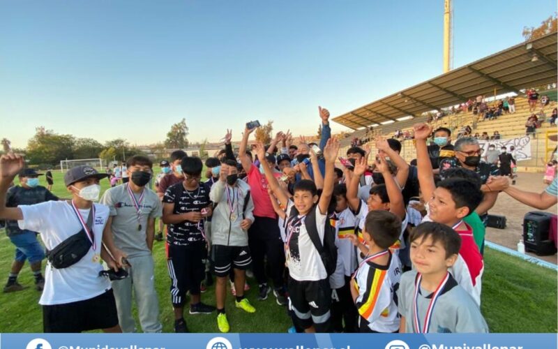 UNA GRAN JORNADA DE FÚTBOL FAMILIAR SE VIVIÓ EN EL ESTADIO MUNICIPAL NELSON ROJAS ROJAS