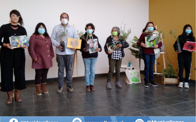 Municipio de Vallenar premia a participantes de concurso fotográfico que pone en valor la importancia de la abeja para la biodiversidad