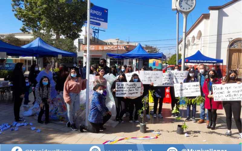 Durante exitosa Feria del Reciclaje alcalde Flores anuncia acuerdo suscrito para reciclar el vidrio y los aceites en Vallenar