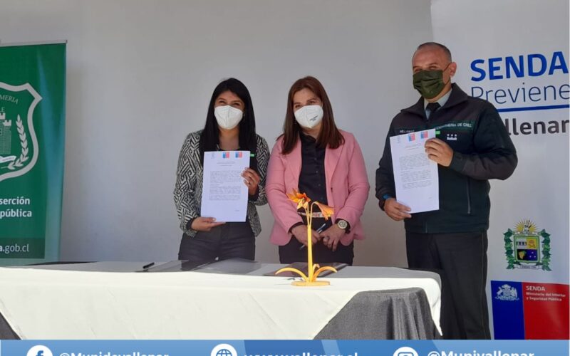 Importante acuerdo para la reinserción social firmó SENDA-Previene del municipio de Vallenar con Gendarmería