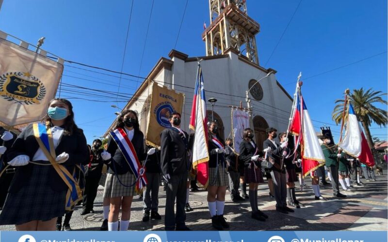 Multitudinario desfile de Fiestas Patrias en la plaza Ambrosio O’Higgins de Vallenar