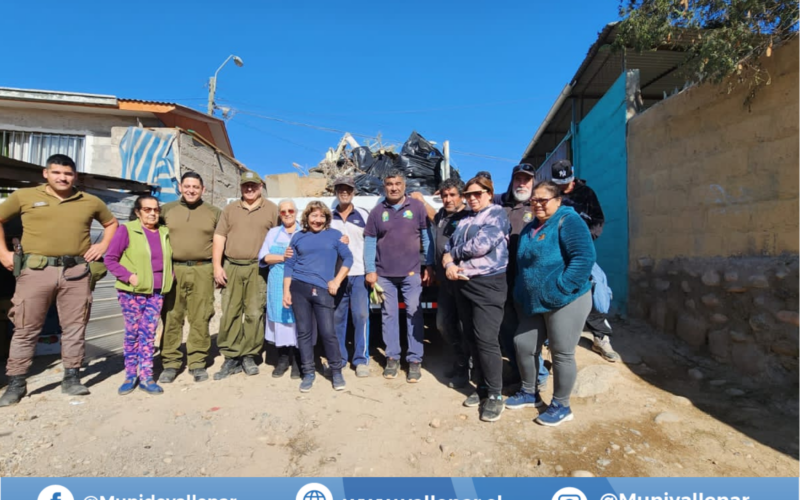 JUNTO A CARABINEROS Y A VECINAS Y VECINOS DEL BARRIO YUNGAY NOS PUSIMOS LOS GUANTES Y DEJAMOS LIMPIO ESTE SECTOR