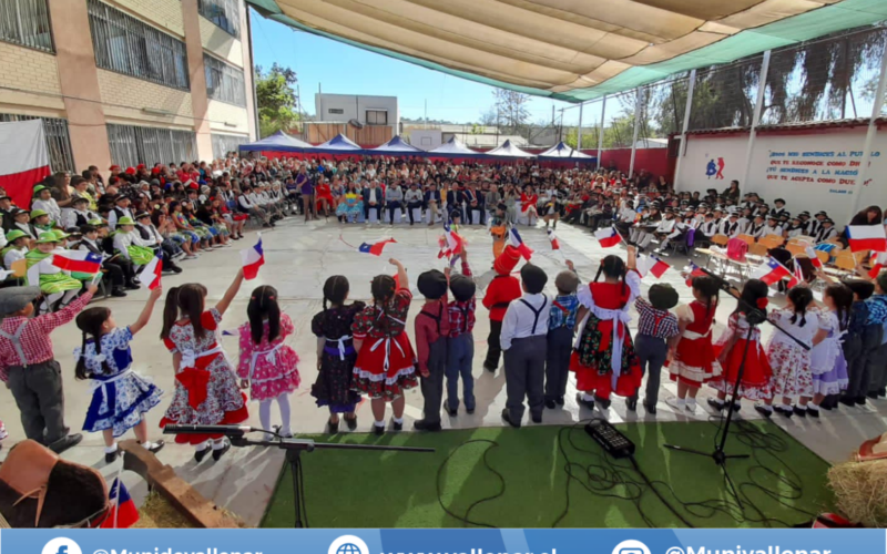 Con orgullo destacamos la impecable organización del Colegio Cristiano Bethel en la realización e interpretación de danzas y bailes típicos de nuestra patria