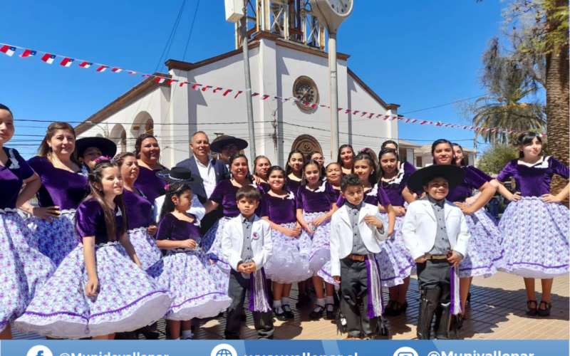 SEMILLEROS DE LA CUECA LE PUSO COLOR AL ESQUINAZO DEL TEDEUM DIECIOCHERO