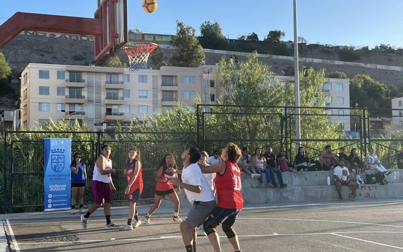 MÁS DE 300 PERSONAS PARTICIPARON EN TORNEO DE BÁSQUETBOL CALLEJERO 3X3 EN VALLENAR
