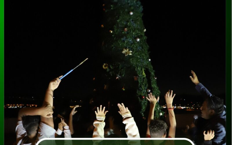 VILLA JUAN LÓPEZ MANTUVO VIVA SU TRADICIÓN NAVIDEÑA CON EL ENCENDIDO DEL ÁRBOL